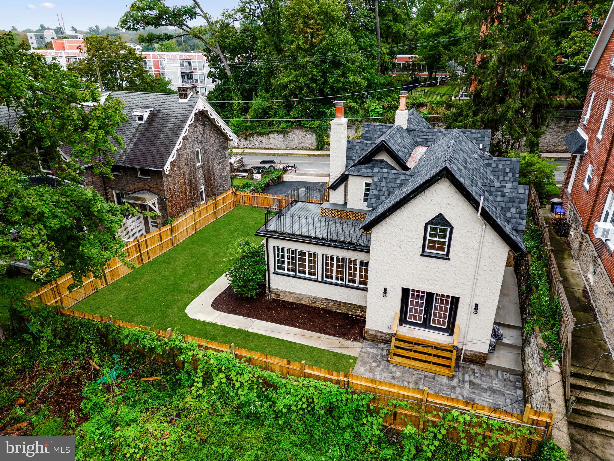 224 W WASHINGTON LANE