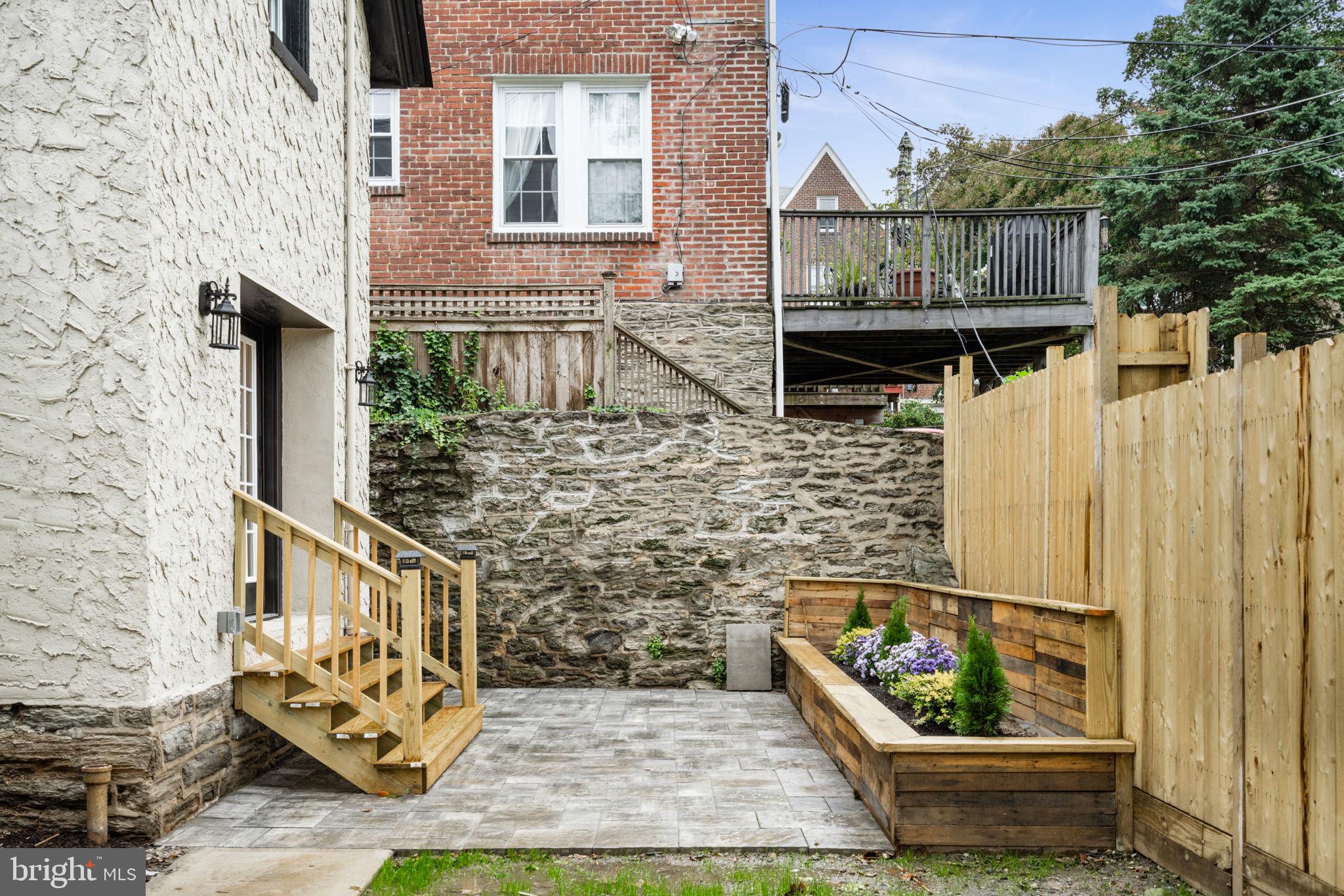224 W WASHINGTON LANE
