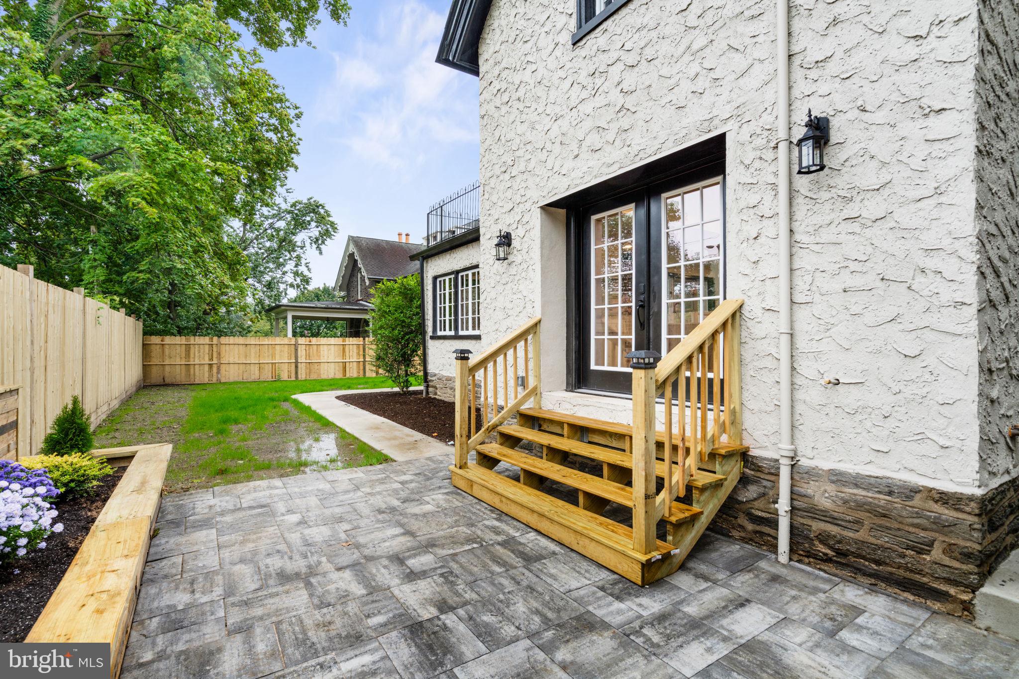 224 W WASHINGTON LANE