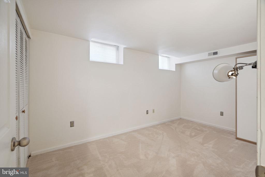 800 N LAWRENCE STREET Unit: E