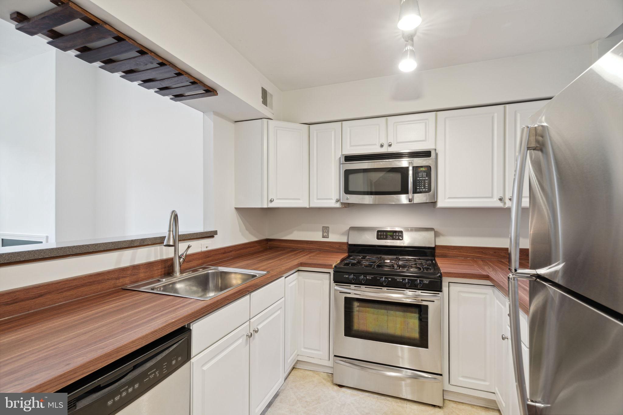 800 N LAWRENCE STREET Unit: E