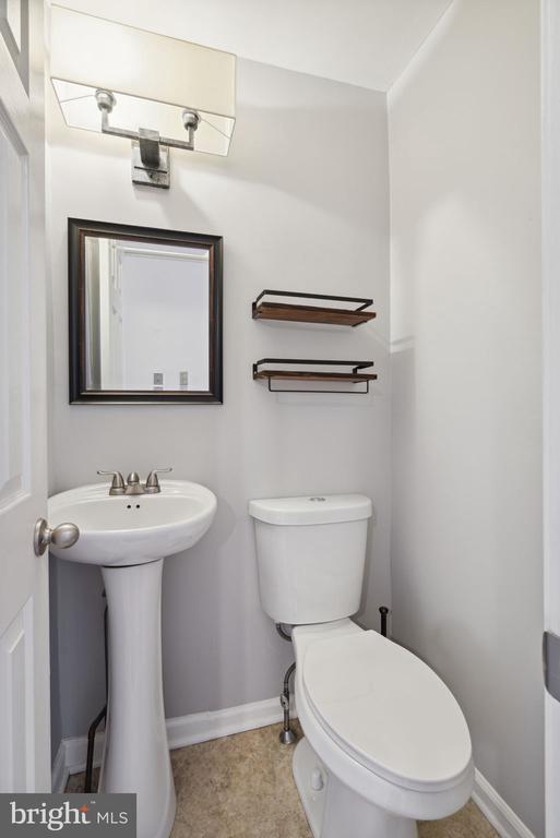 800 N LAWRENCE STREET Unit: E