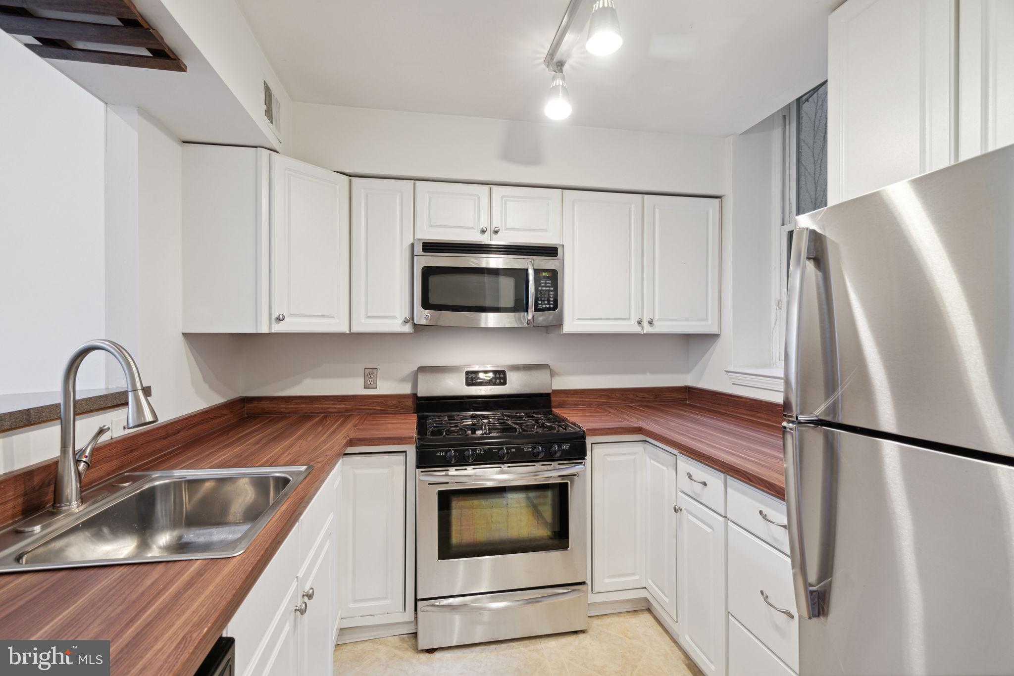 800 N LAWRENCE STREET Unit: E