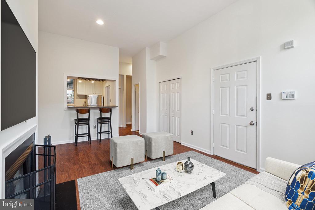 800 N LAWRENCE STREET Unit: E
