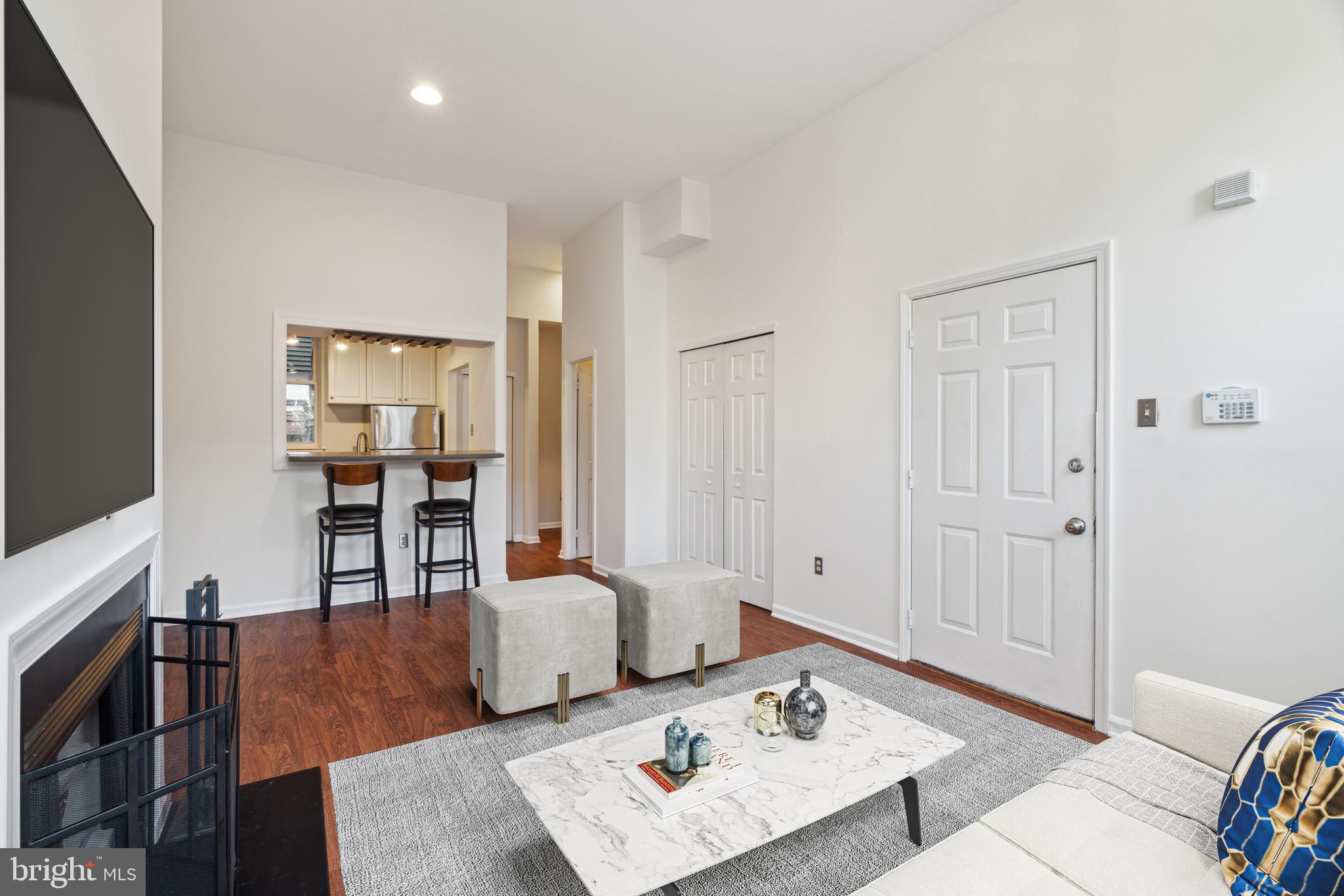 800 N LAWRENCE STREET Unit: E