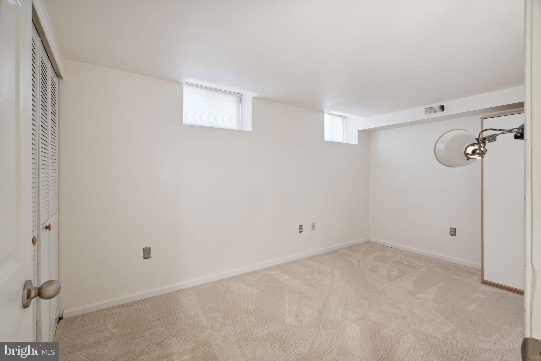 800 N LAWRENCE STREET Unit: E