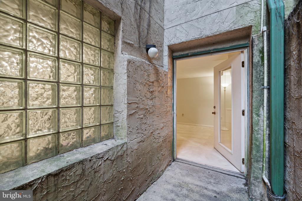 800 N LAWRENCE STREET Unit: E