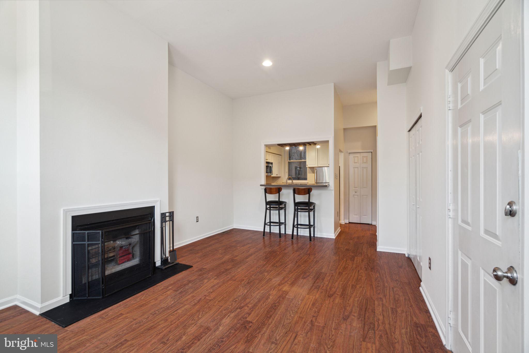 800 N LAWRENCE STREET Unit: E