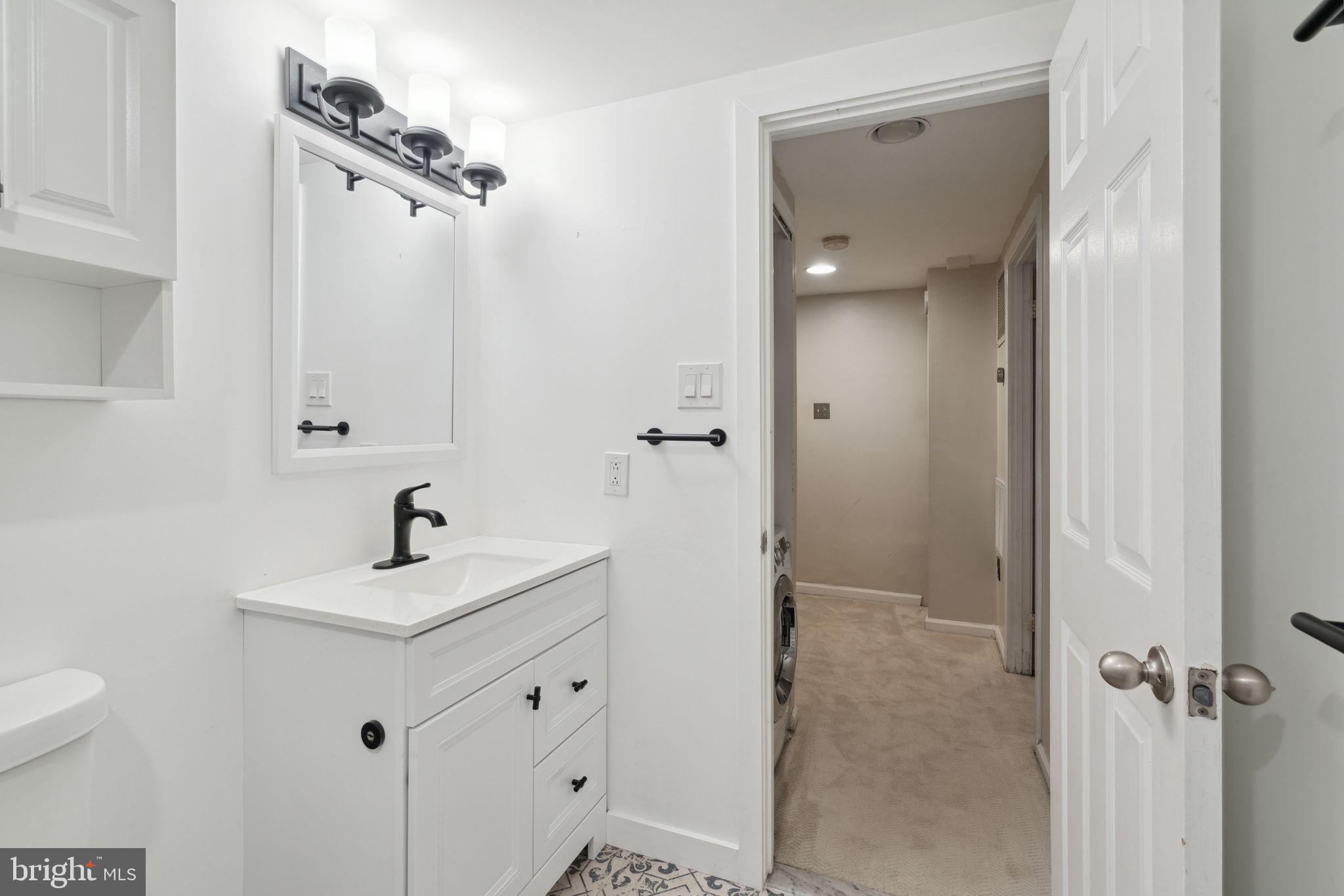 800 N LAWRENCE STREET Unit: E
