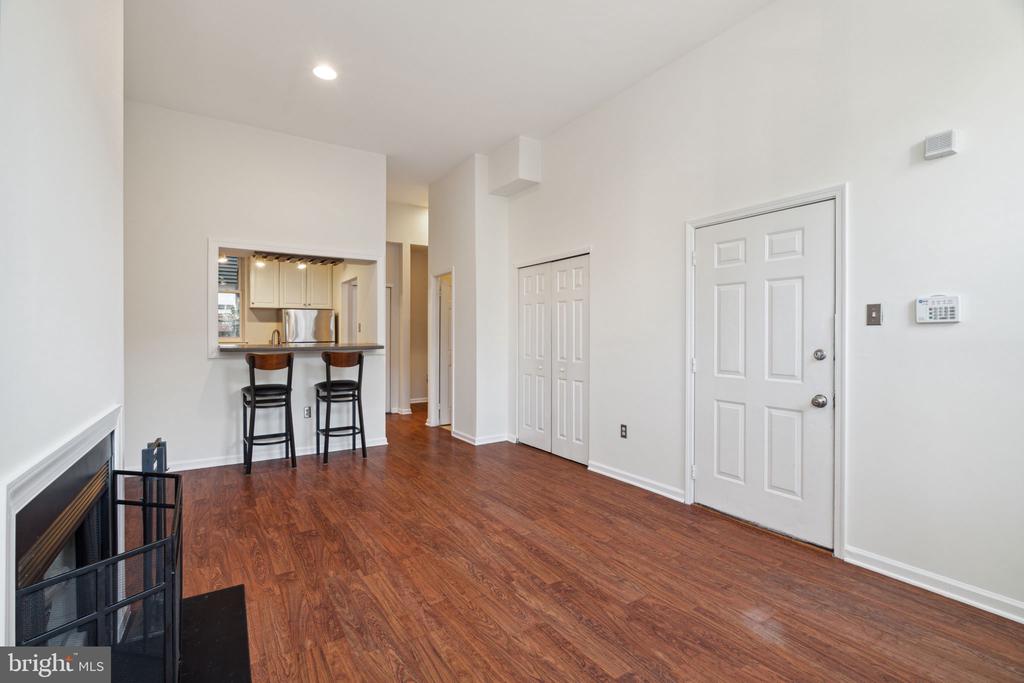 800 N LAWRENCE STREET Unit: E