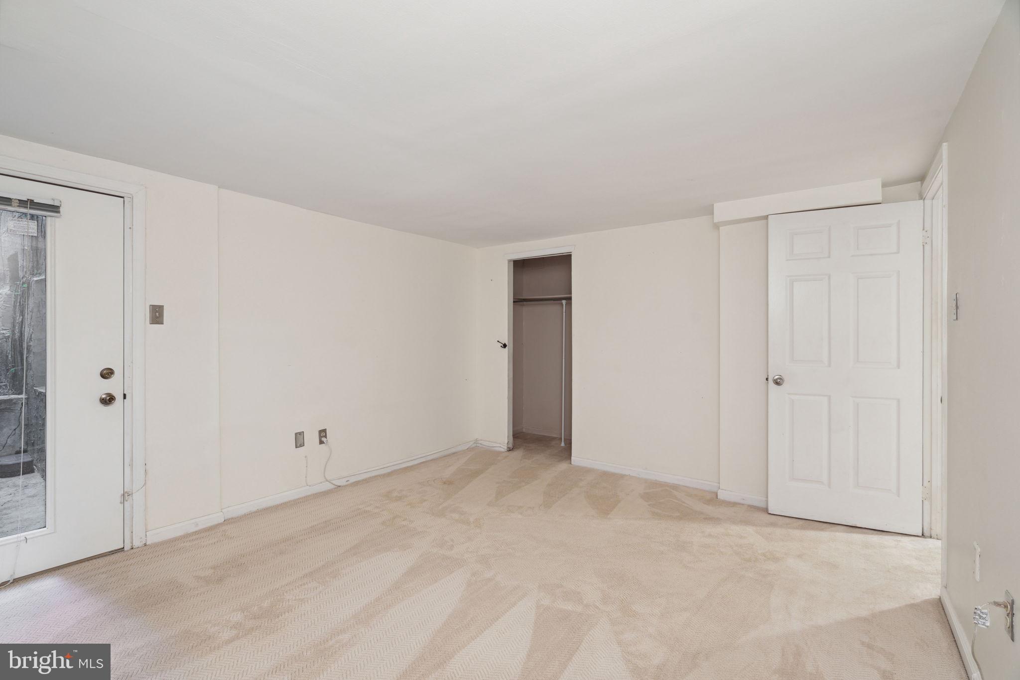 800 N LAWRENCE STREET Unit: E