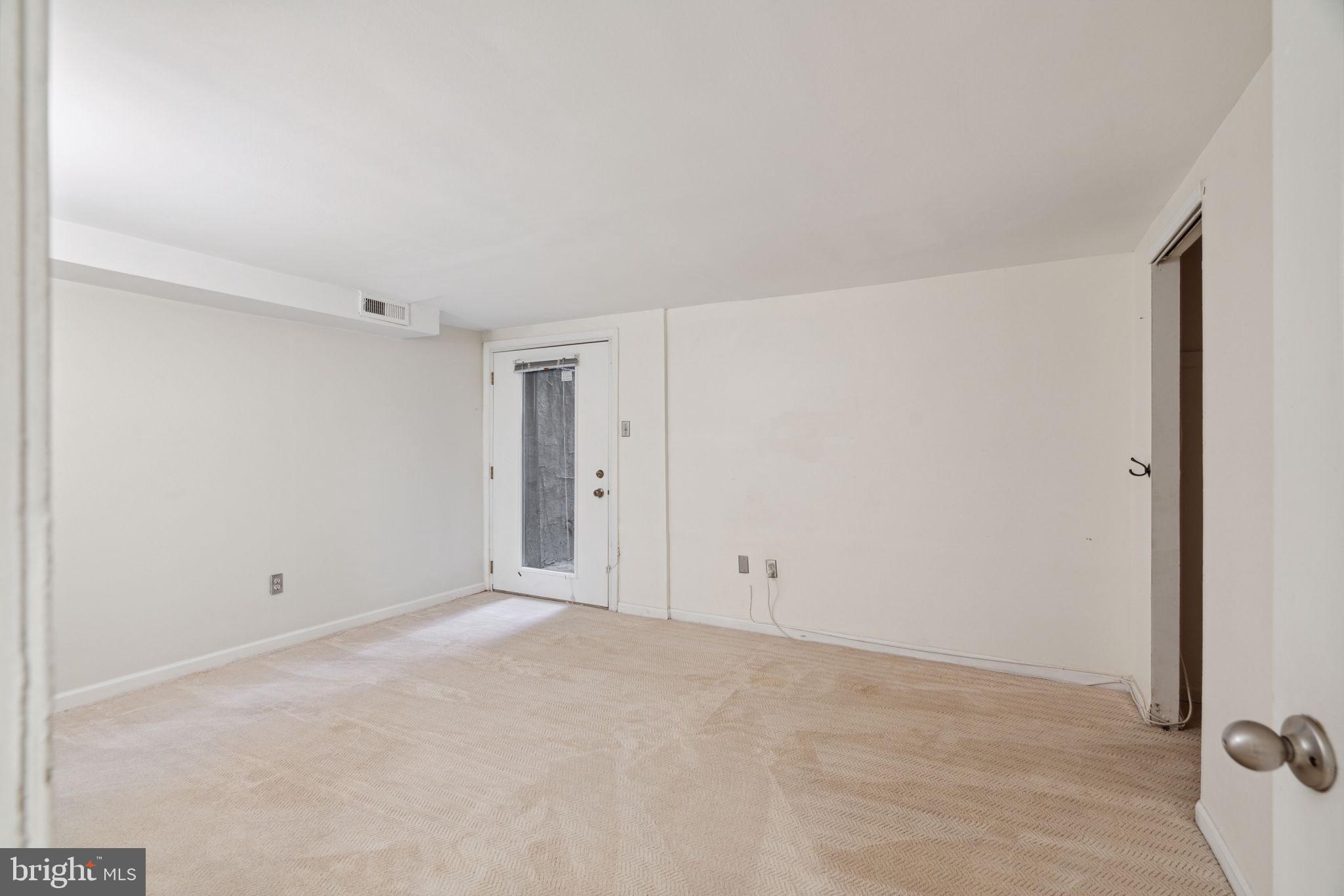 800 N LAWRENCE STREET Unit: E