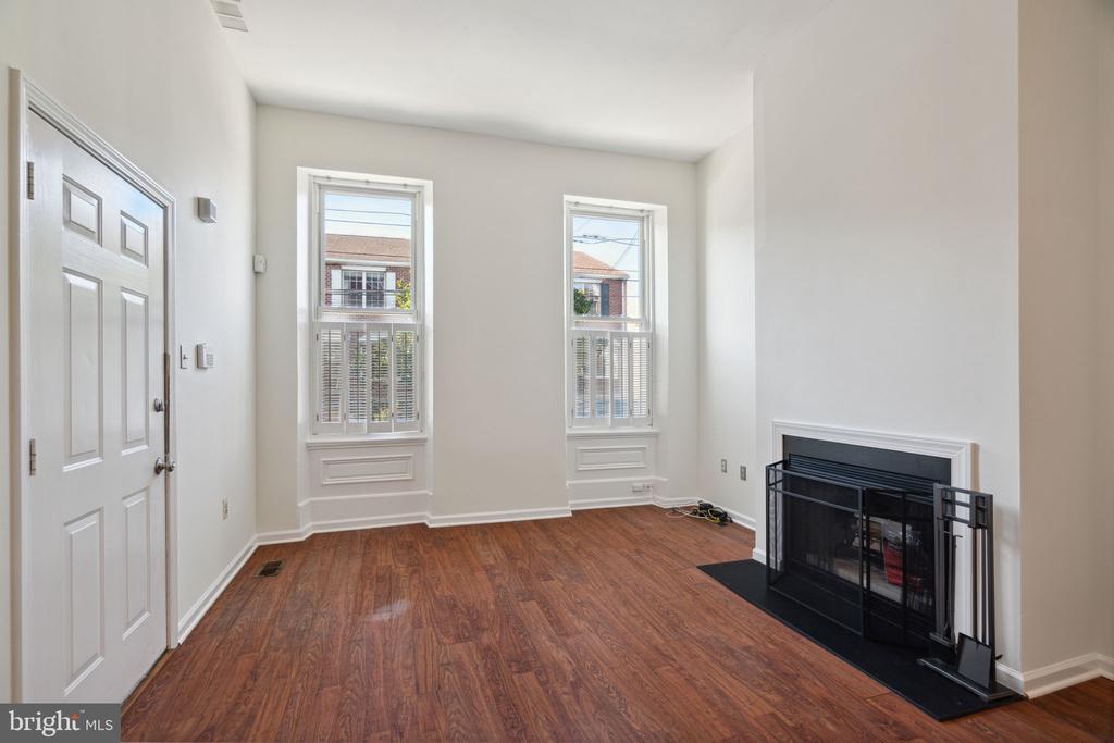 800 N LAWRENCE STREET Unit: E