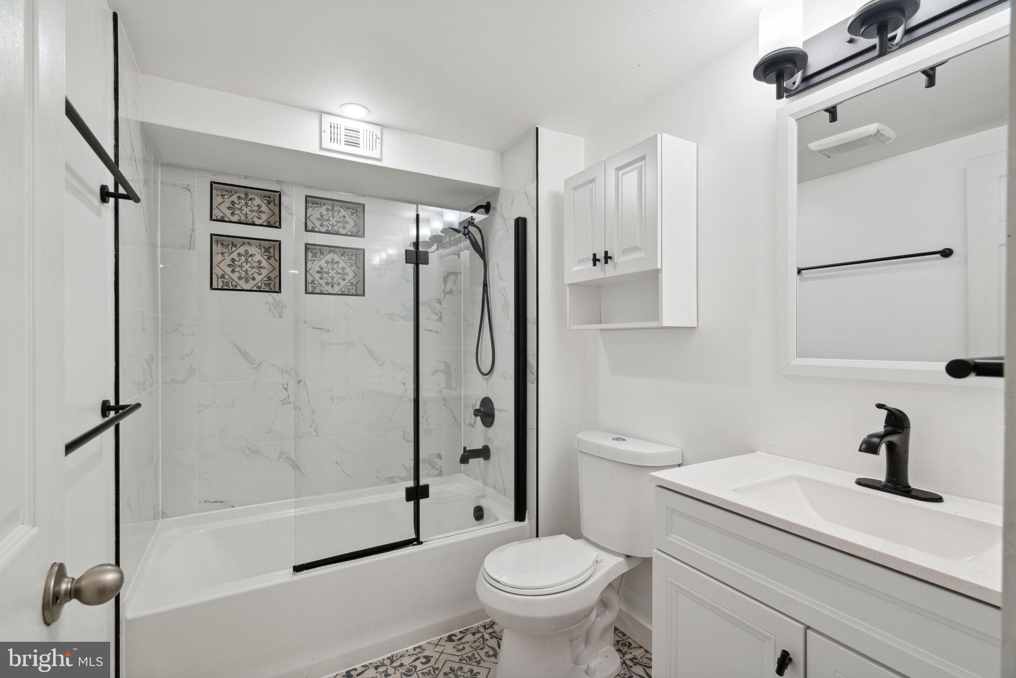 800 N LAWRENCE STREET Unit: E
