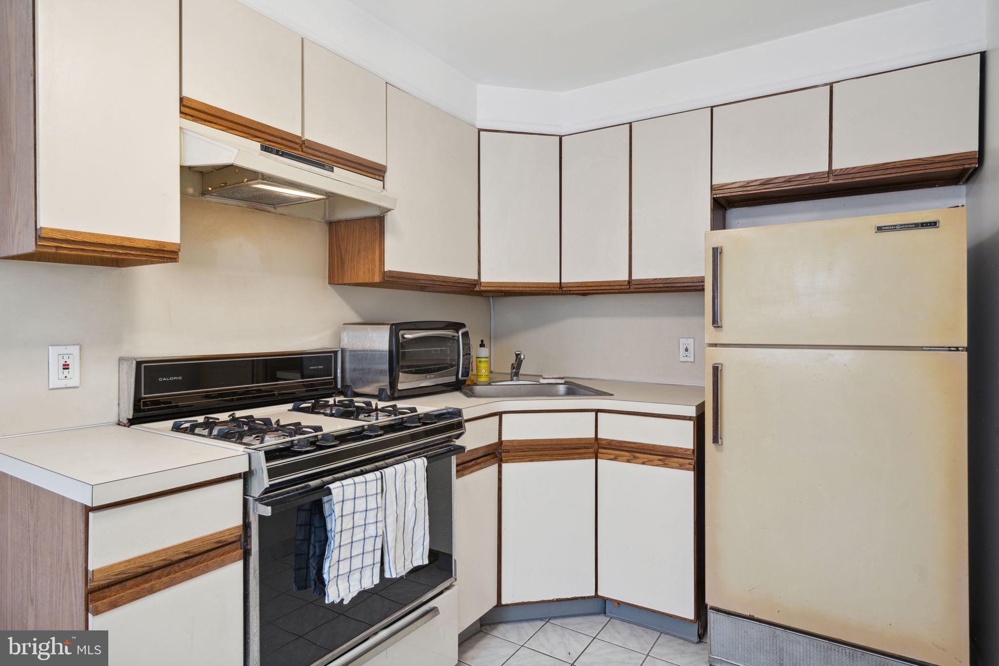 1129 McKean STREET Unit: 1
