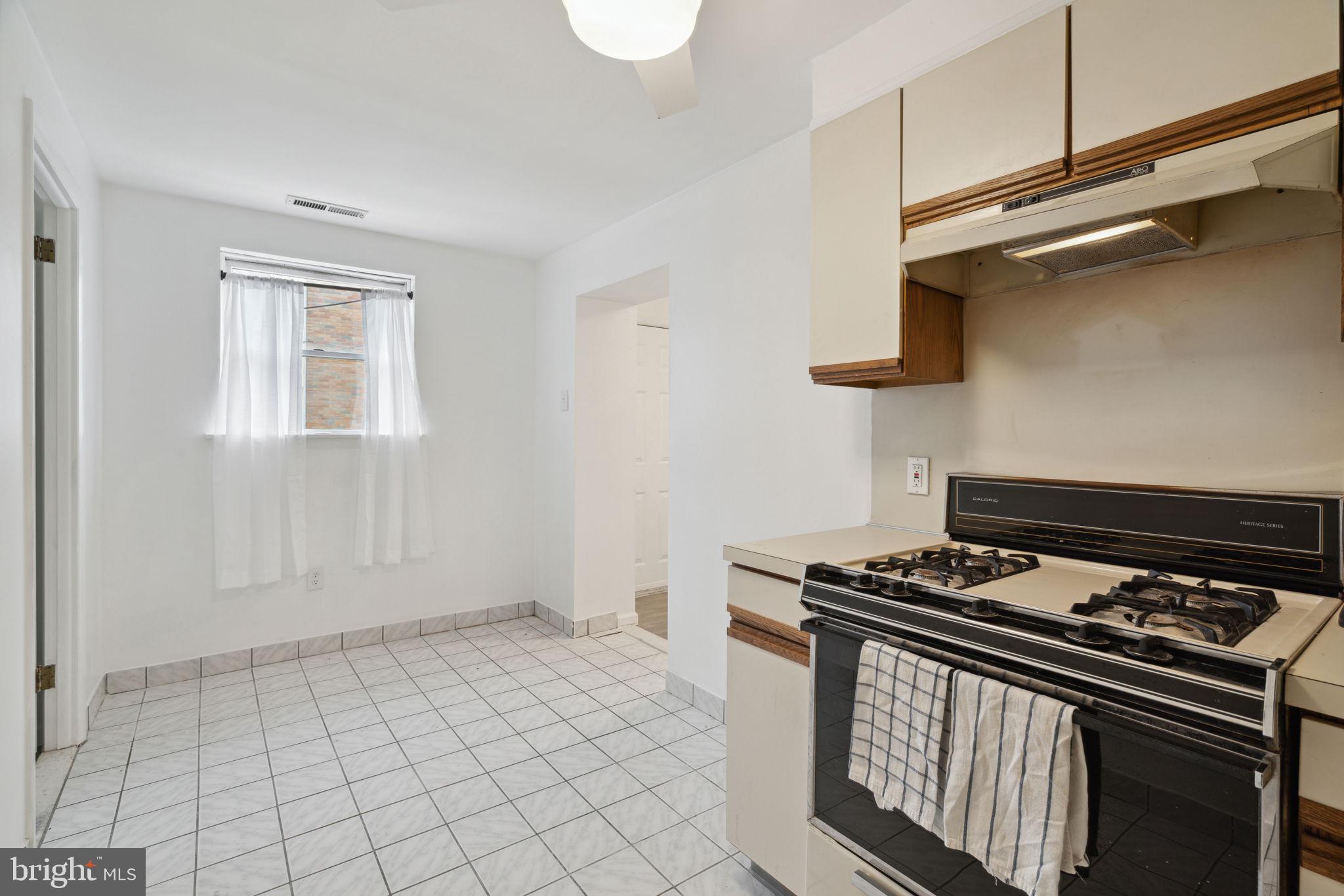 1129 McKean STREET Unit: 1