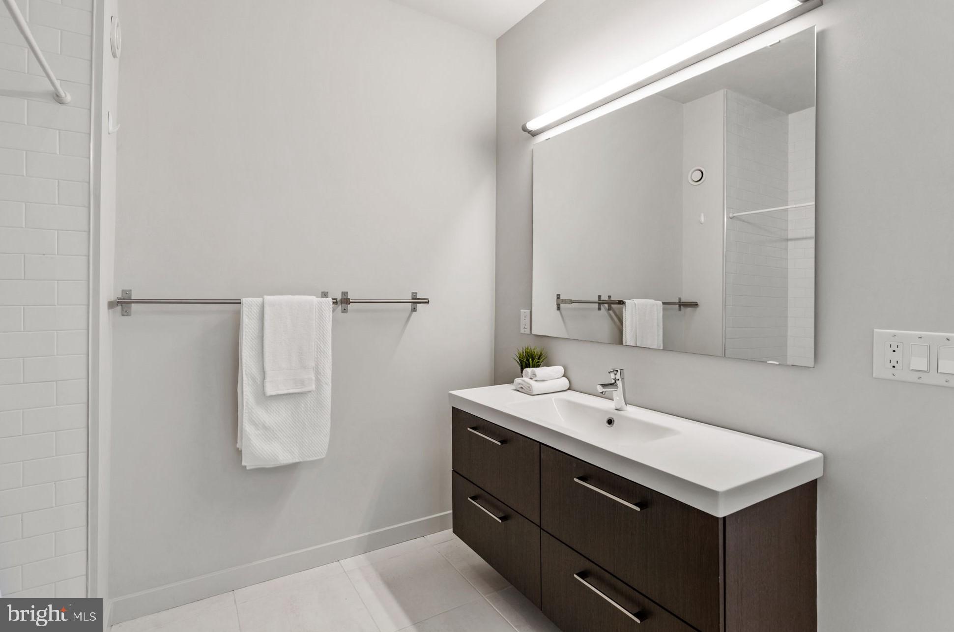 434 E Thompson STREET