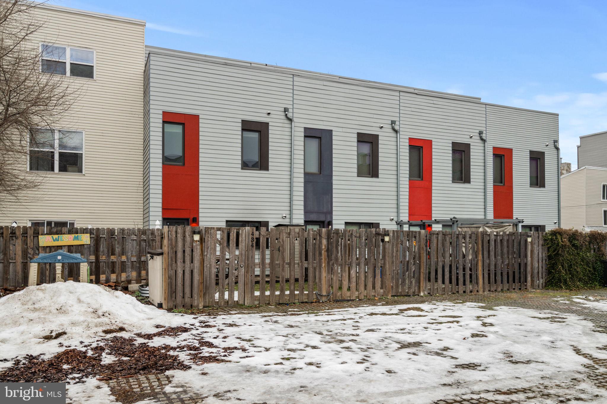 434 E Thompson STREET