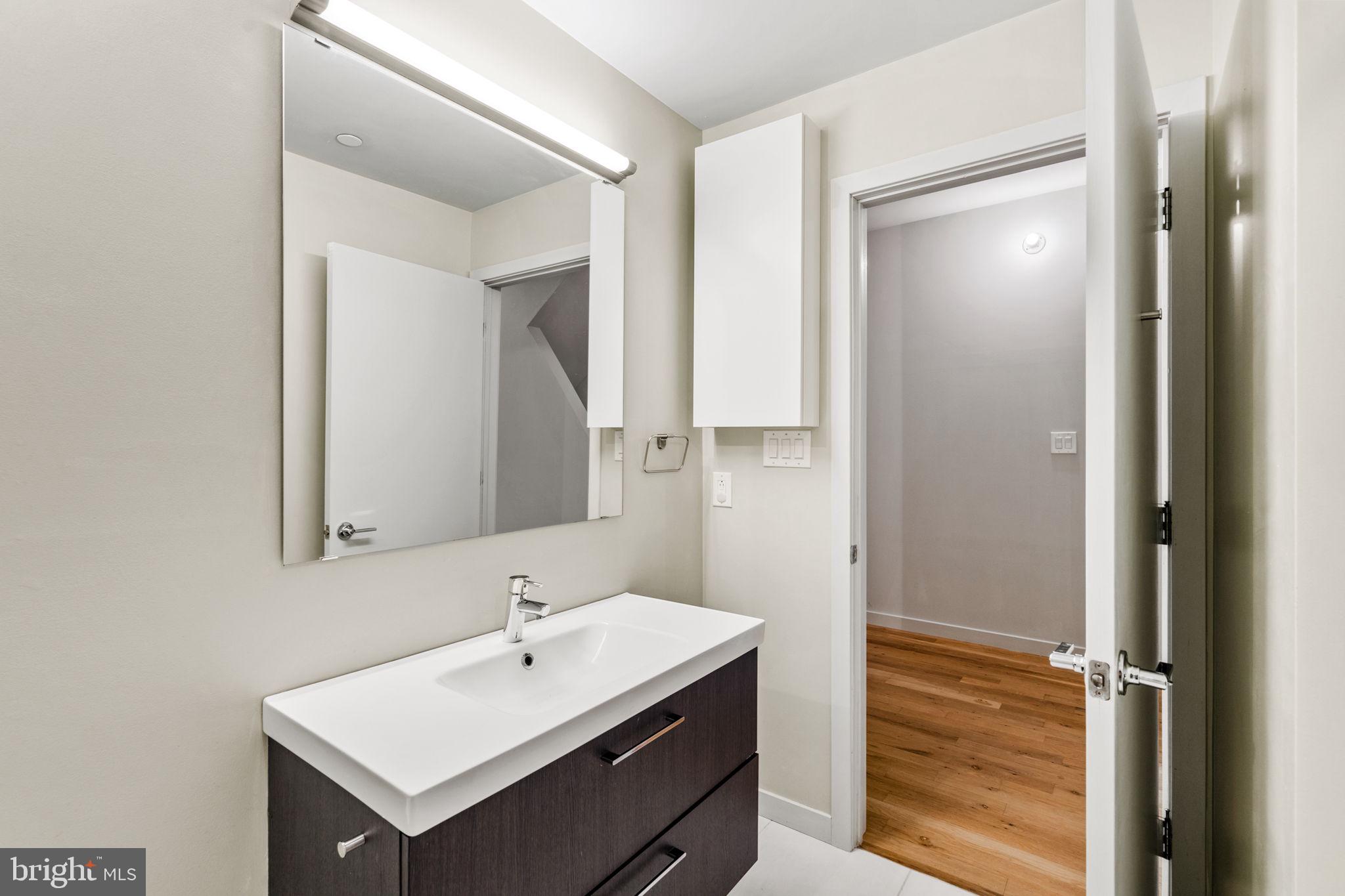 434 E Thompson STREET