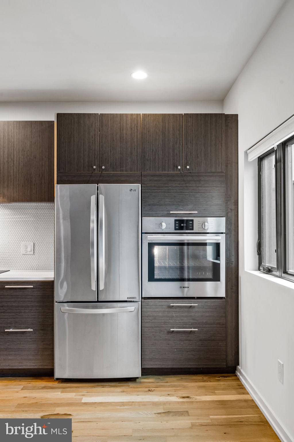 434 E Thompson STREET