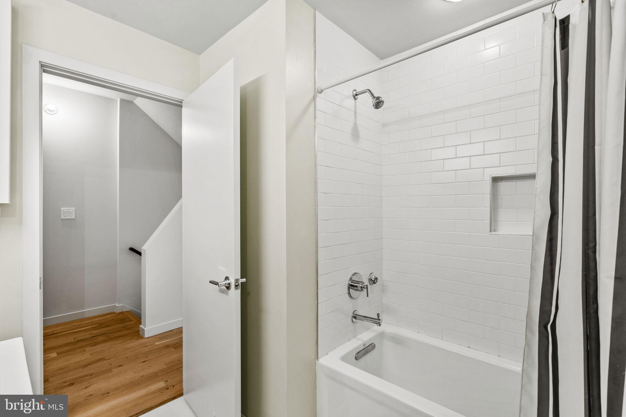 434 E Thompson STREET