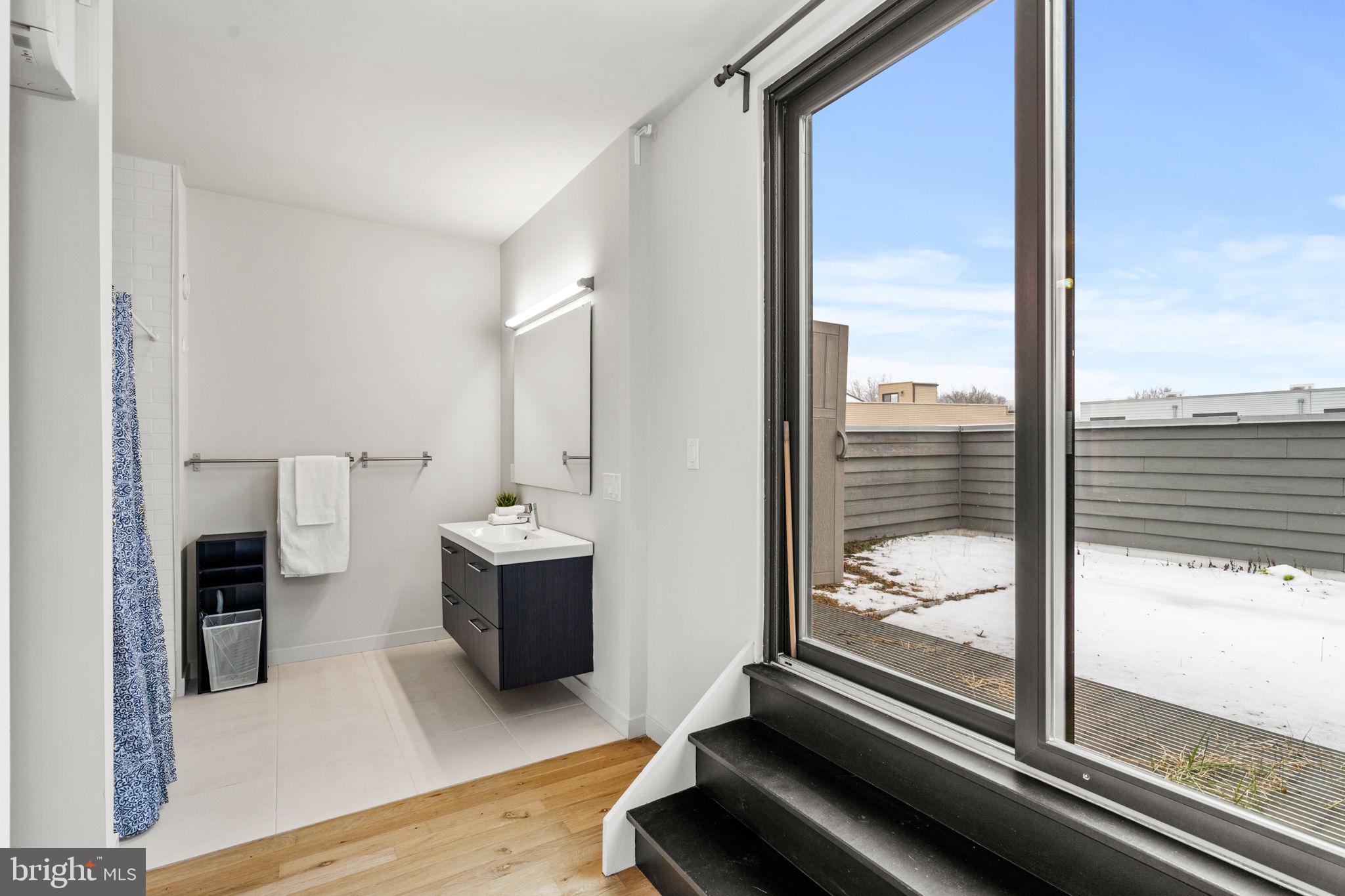 434 E Thompson STREET