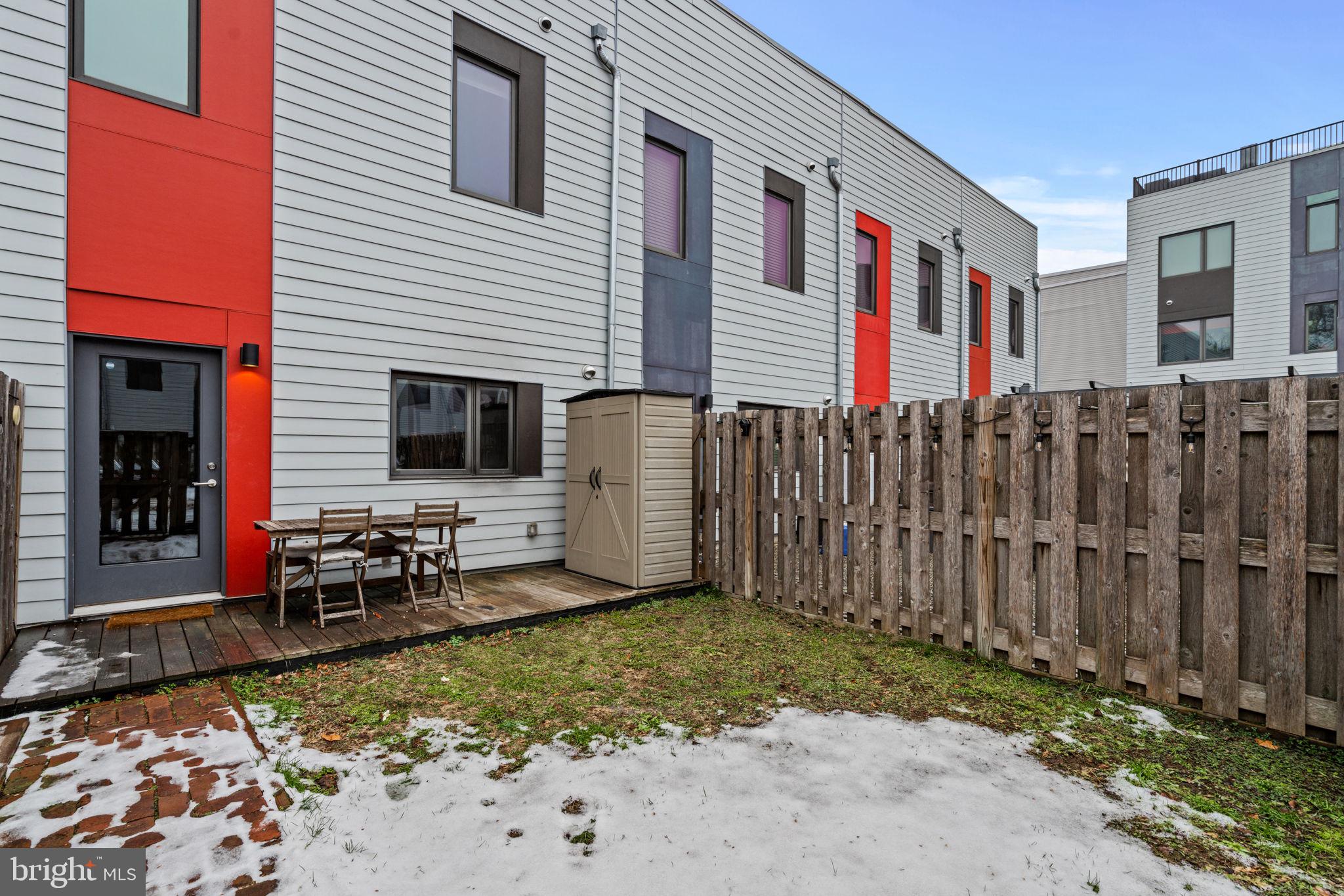 434 E Thompson STREET