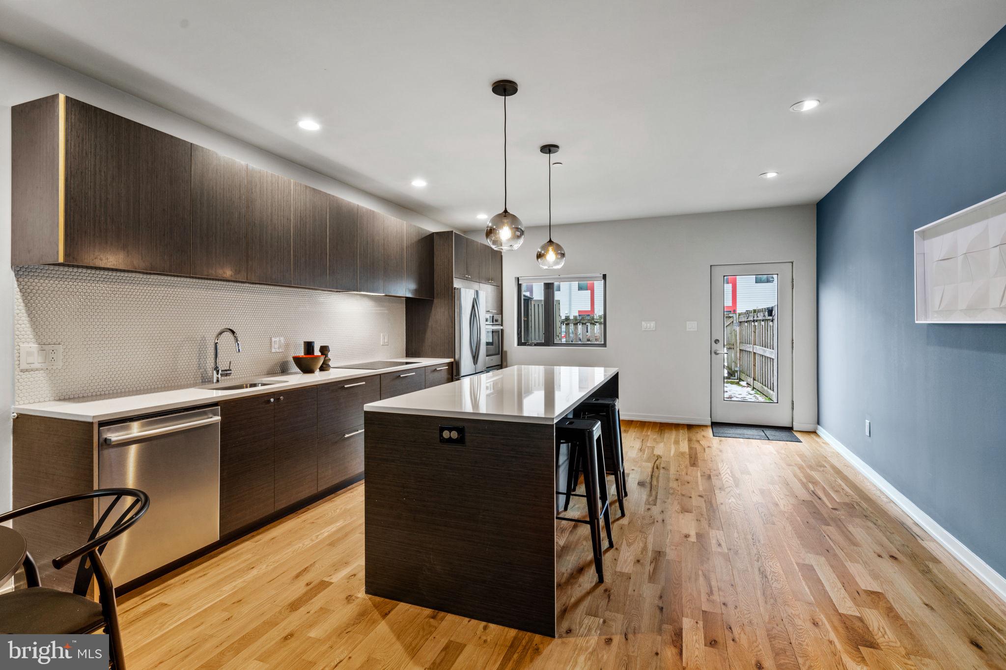 434 E Thompson STREET