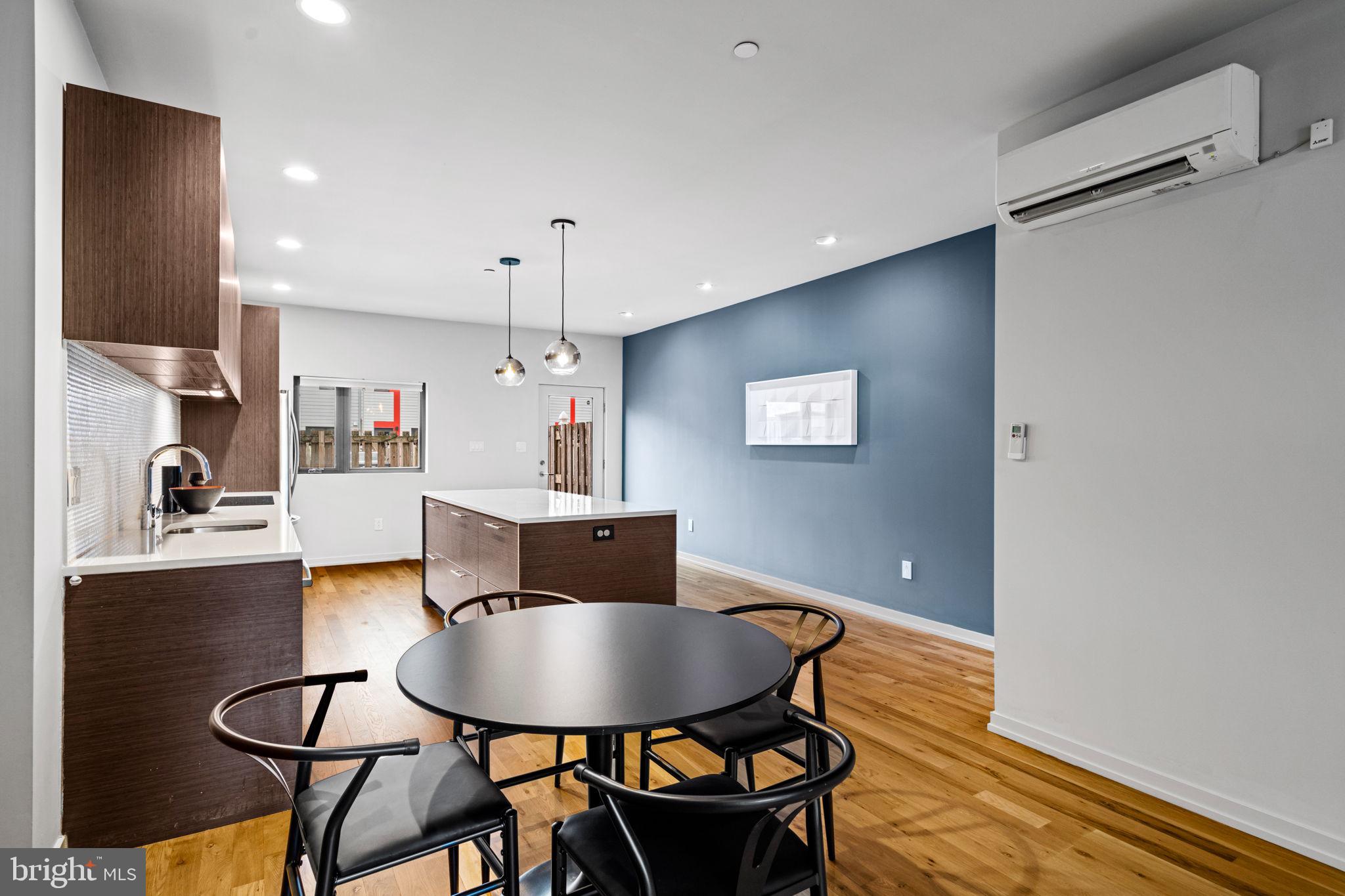 434 E Thompson STREET