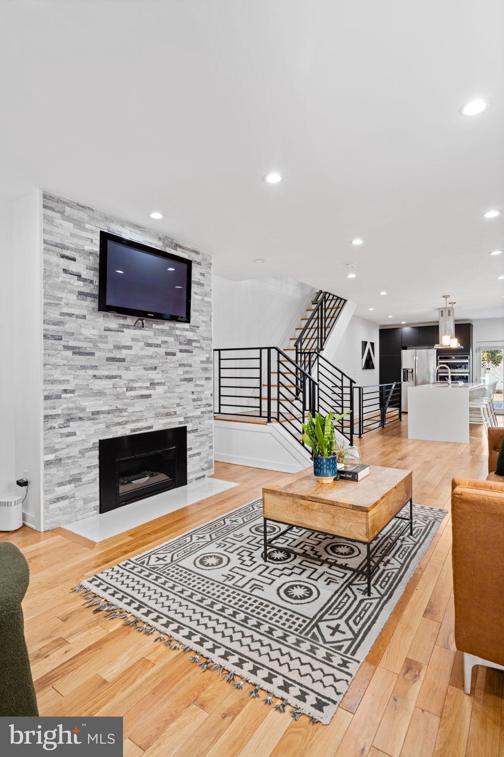 511 E Mount Airy Avenue