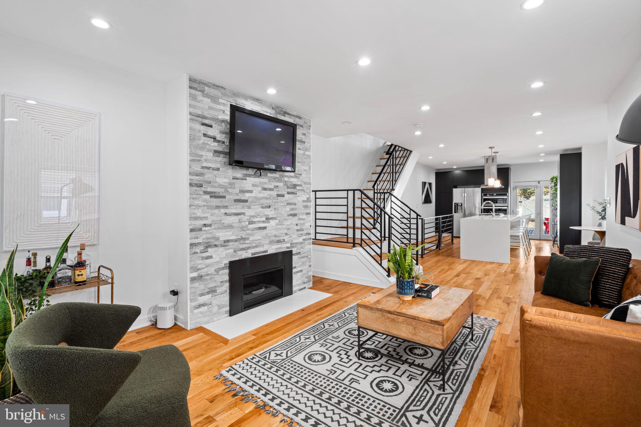 511 E Mount Airy Avenue