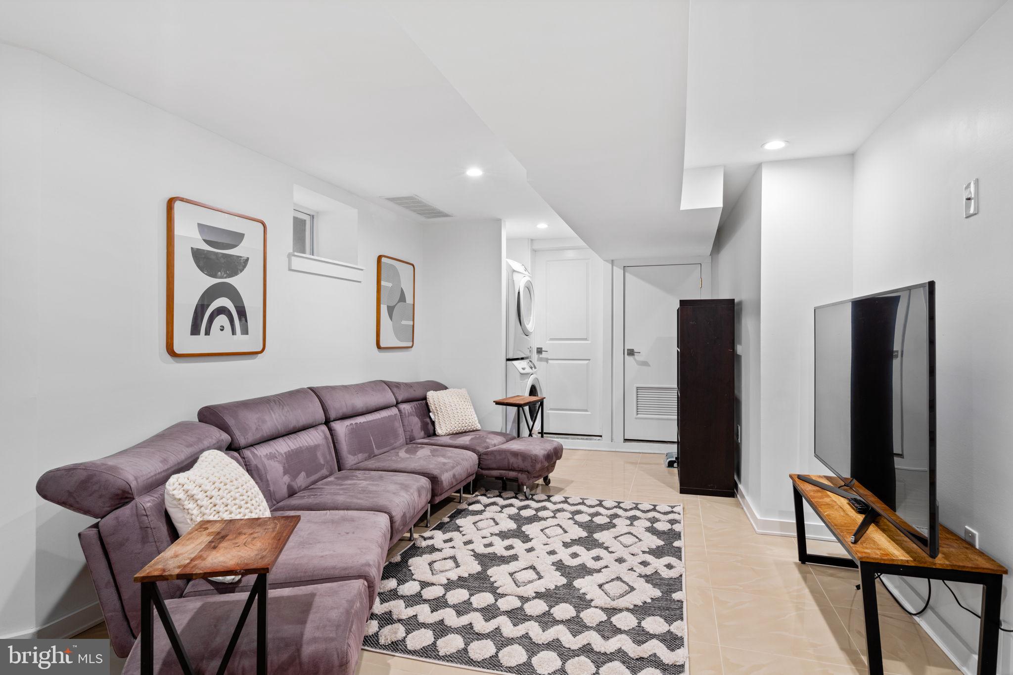 511 E Mount Airy Avenue