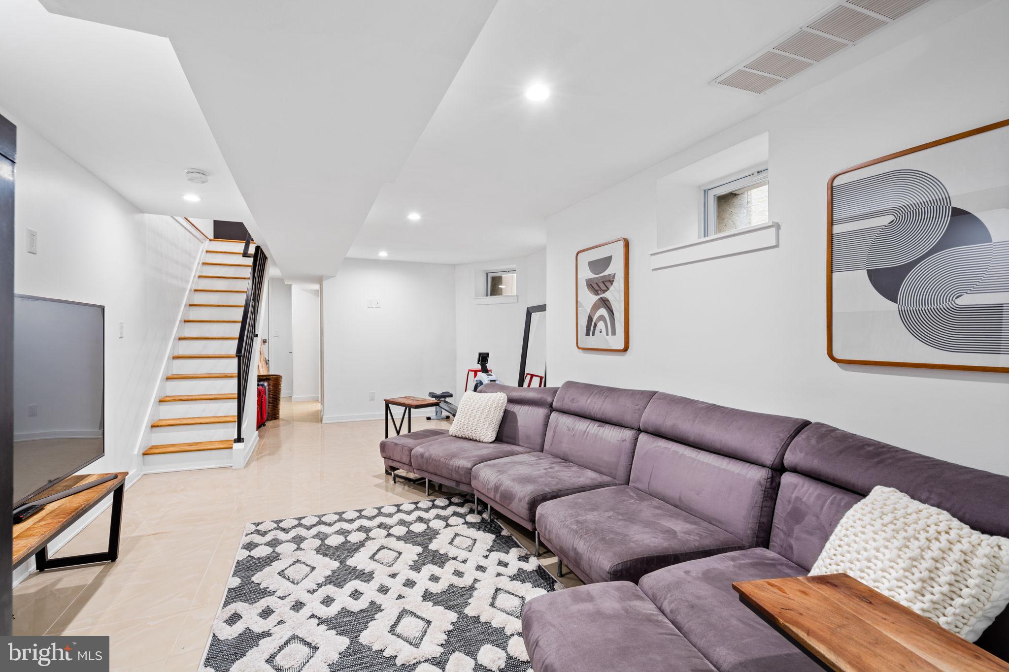 511 E Mount Airy Avenue