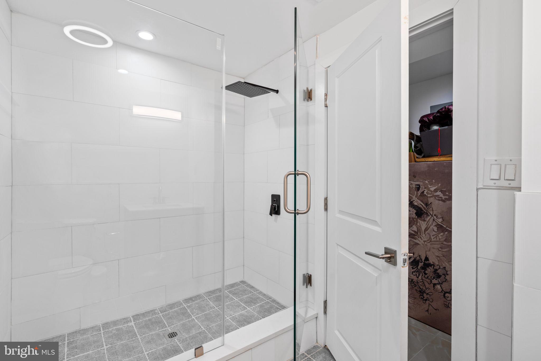 511 E Mount Airy Avenue