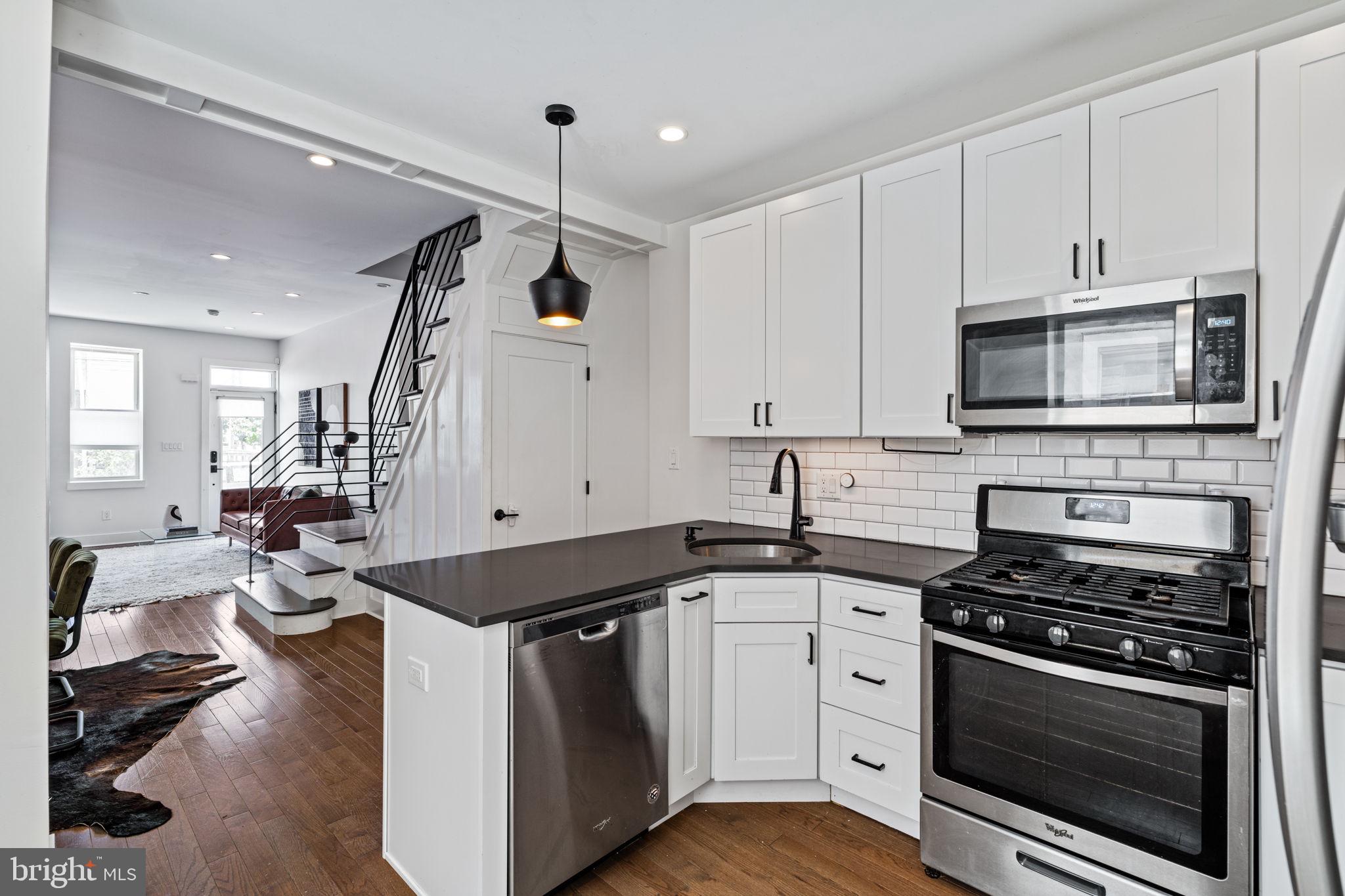 2203-3 E Cumberland St