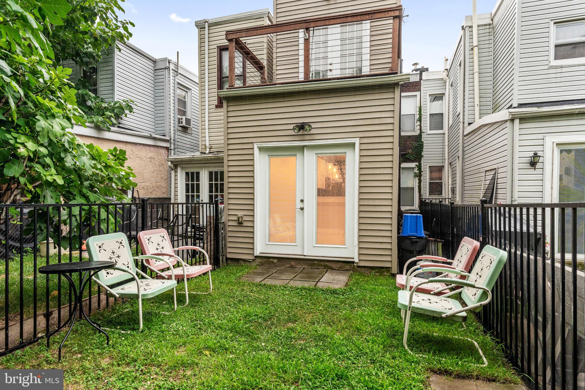 457 MOYER ST