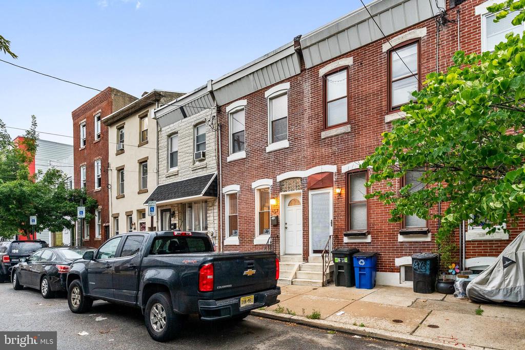457 MOYER ST