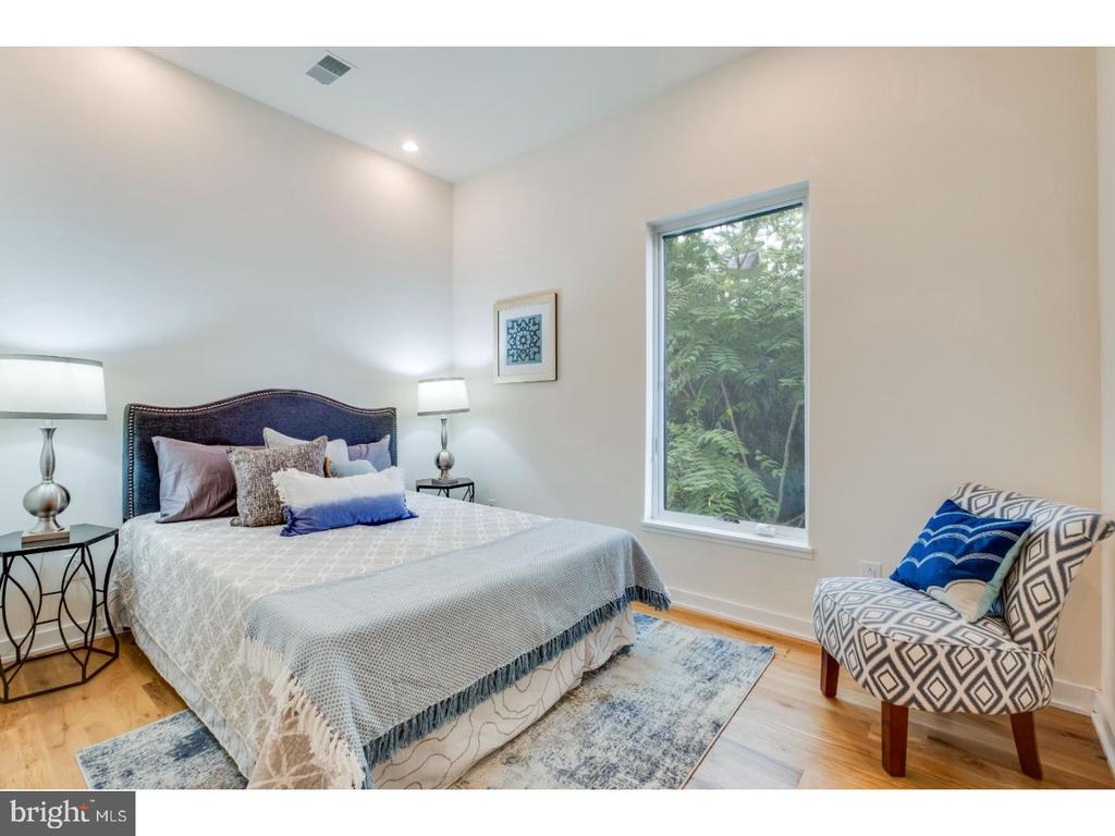 1617-27 N Hope St #2c