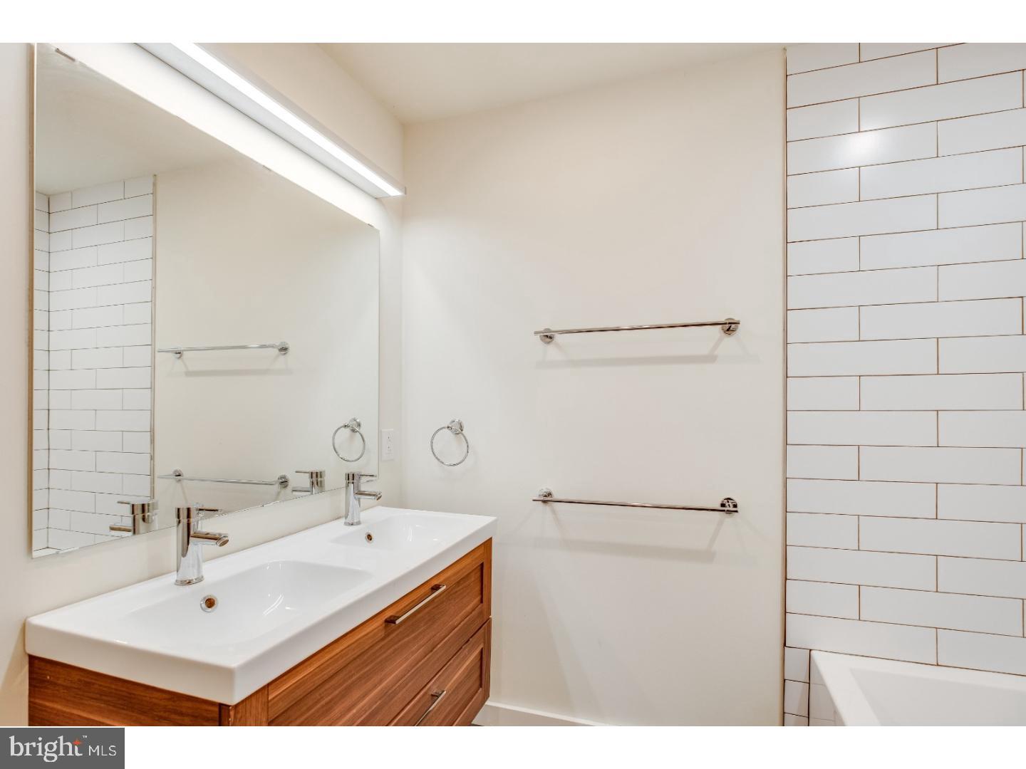 1617-27 N Hope St #2c