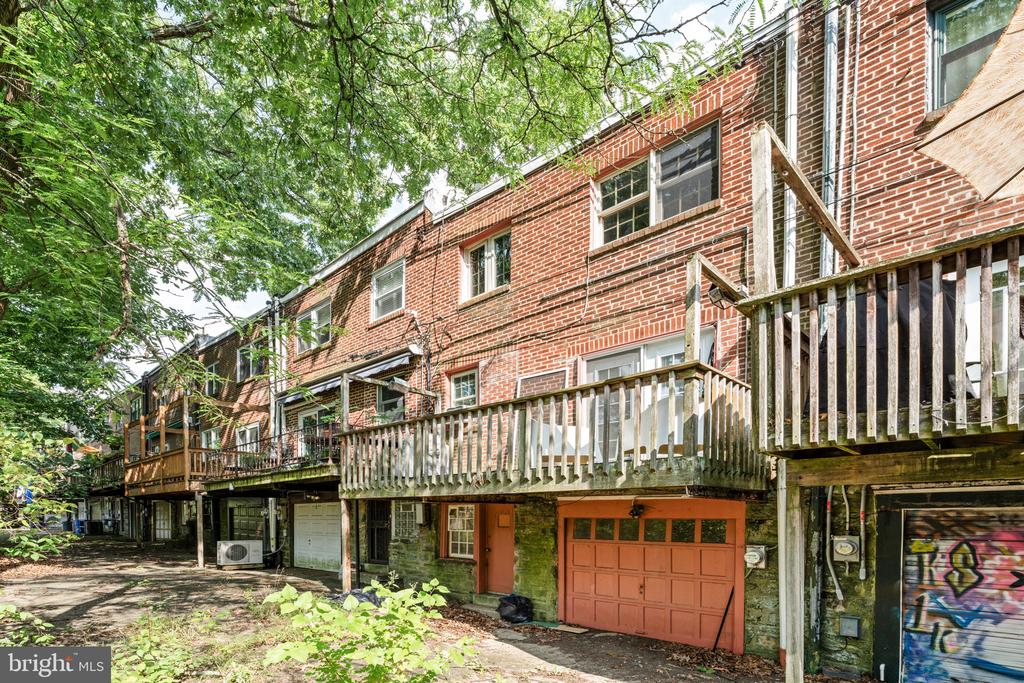645 W Ellet St