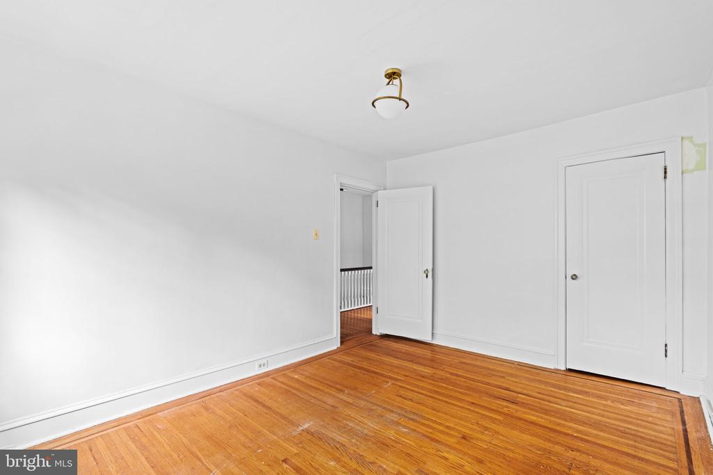 645 W Ellet St