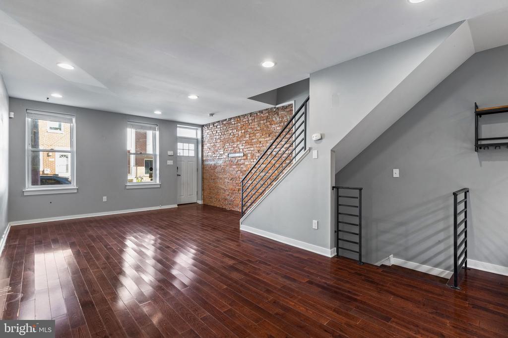 2016 OAKFORD ST