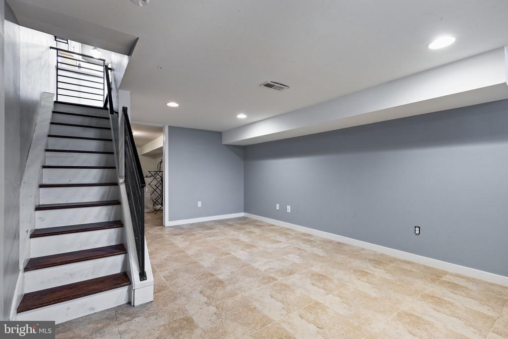 2016 OAKFORD ST