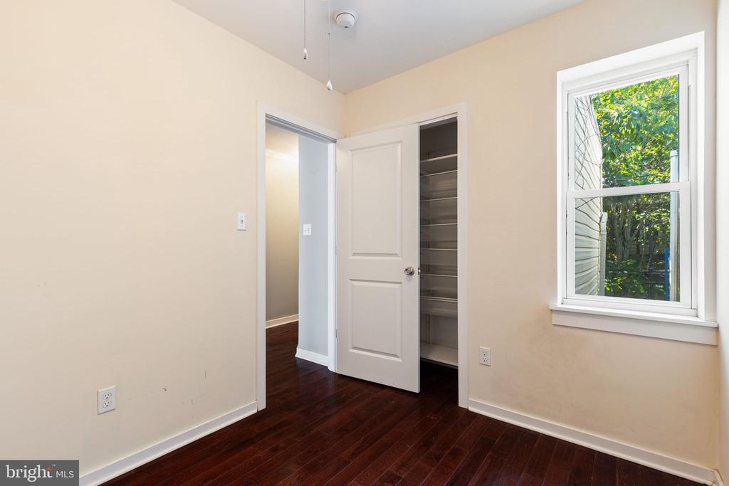 2016 OAKFORD ST