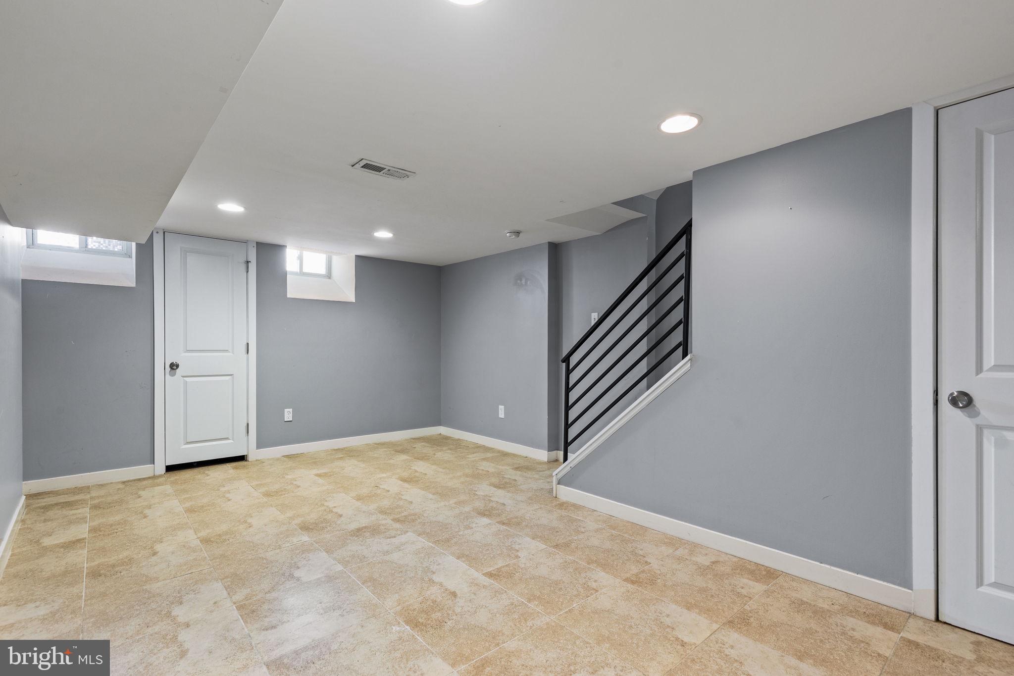 2016 OAKFORD ST