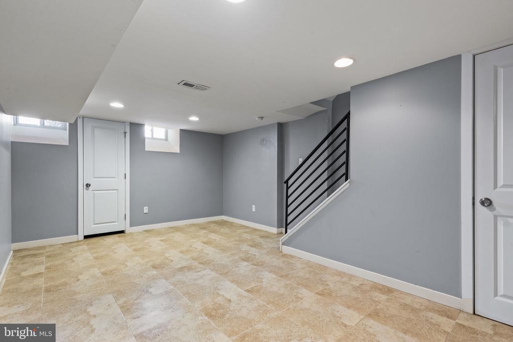 2016 OAKFORD ST