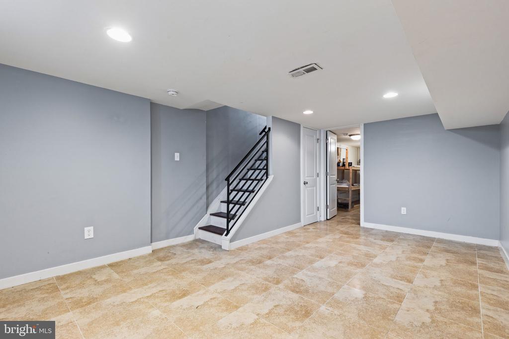 2016 OAKFORD ST