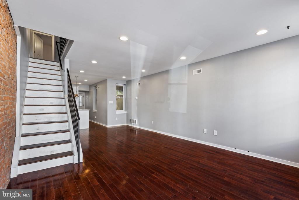 2016 OAKFORD ST