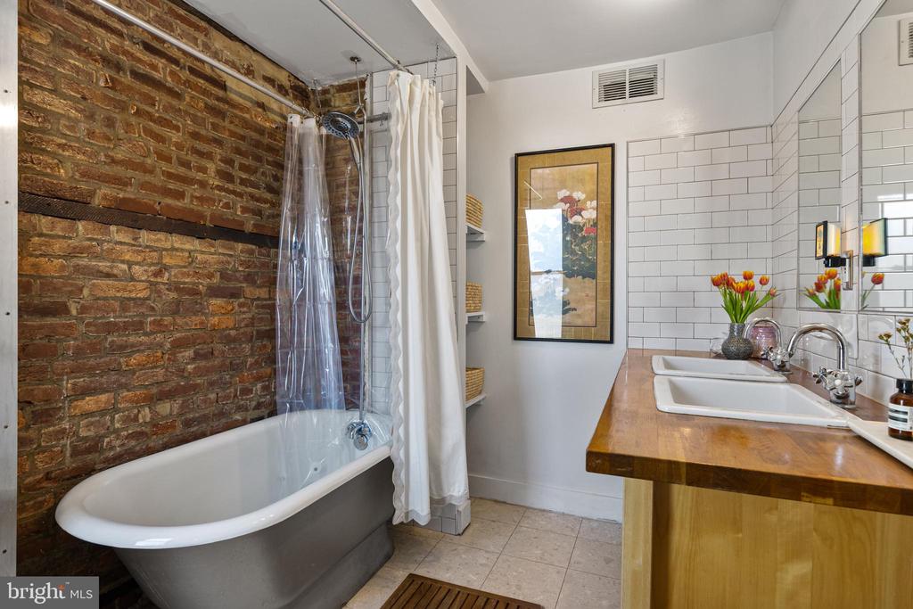 1242-44 E Susquehanna Ave #1