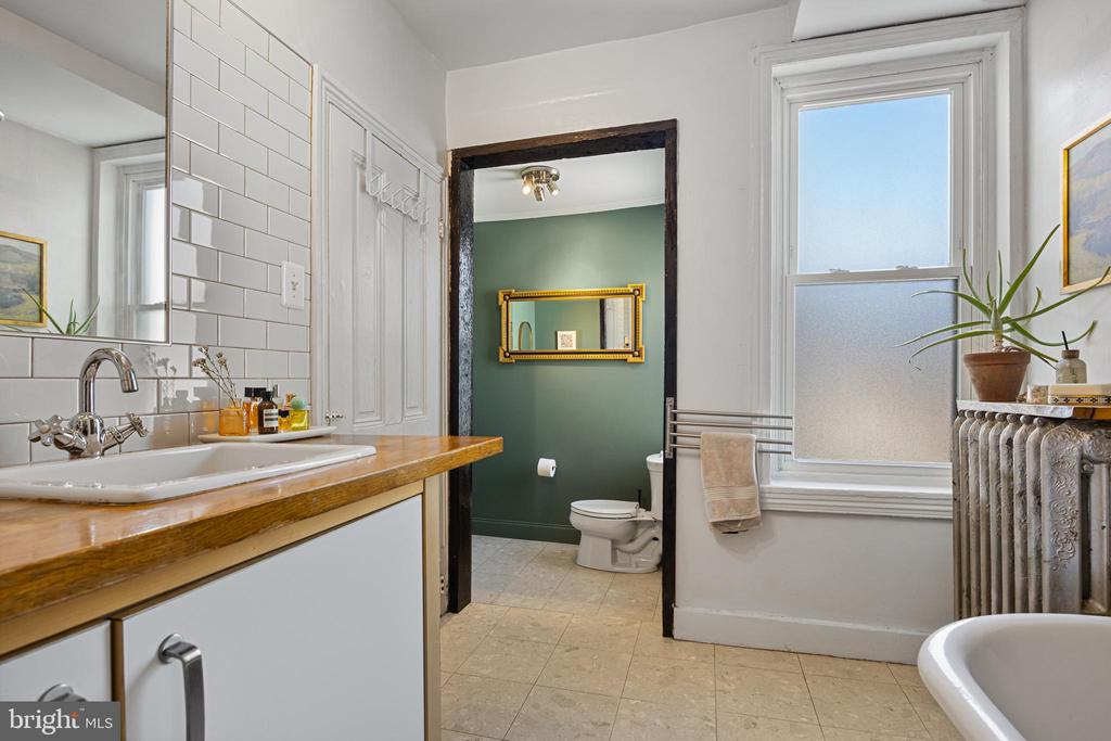 1242-44 E Susquehanna Ave #1